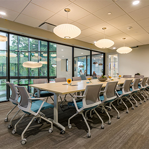 THE COVE: Spacious, light filled conference room with flexible desk arrangement at HAYVN